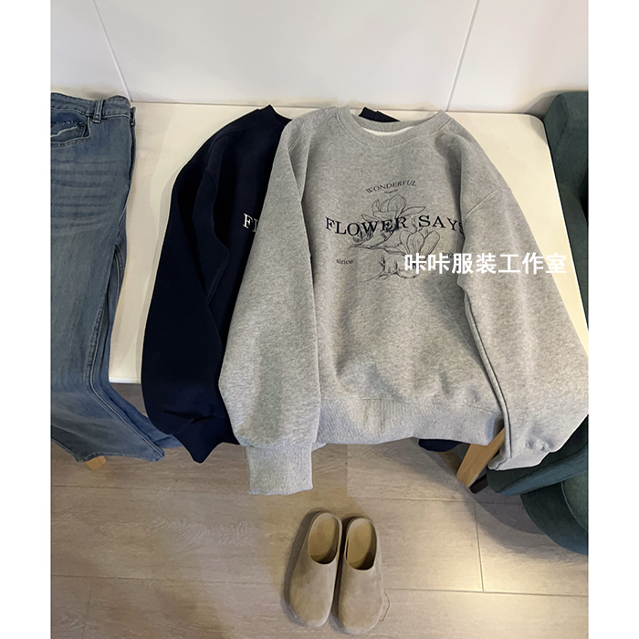 REKAYYAT“威化饼”秋季新品洋气复古通勤百搭字母印花圆领长袖卫衣