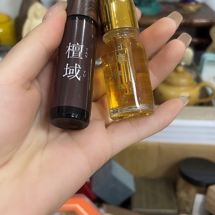 两瓶精油啦啦啦啦啦