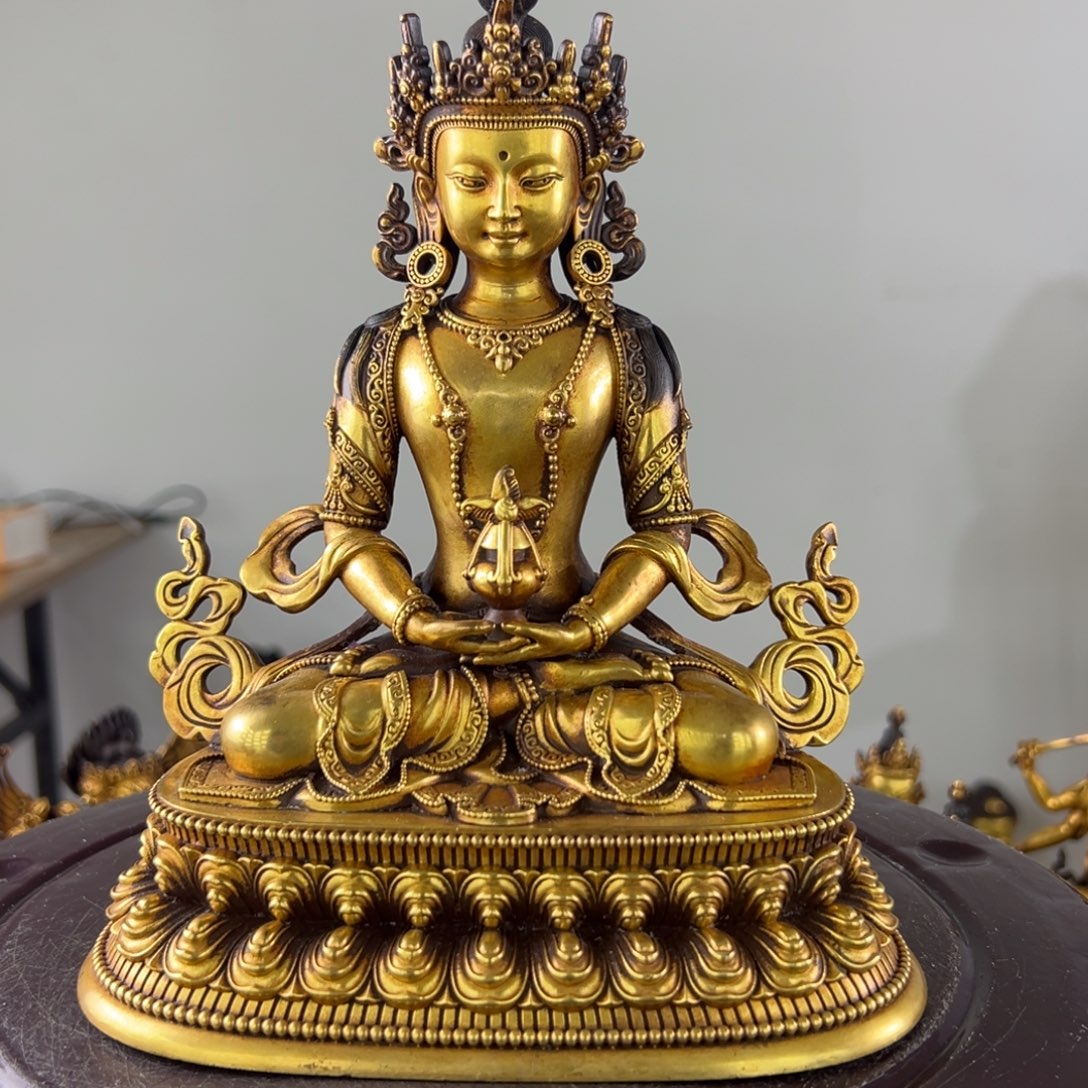 只***伞佛像的造型和造型