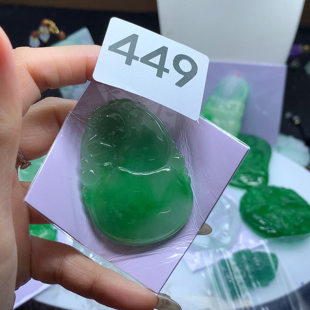 翡翠吊坠(赠链)未镶嵌