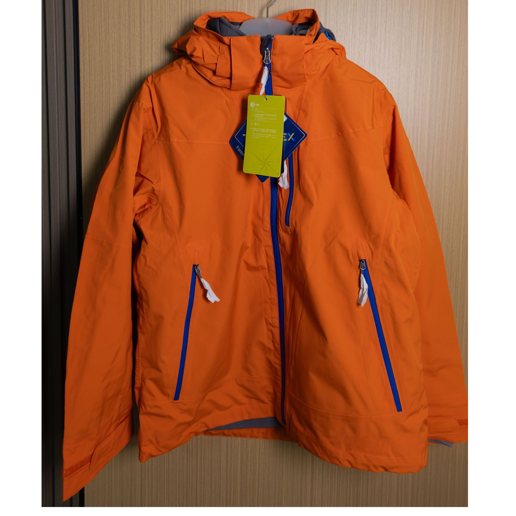 02013橙色男款户外冲锋衣运动休闲防风