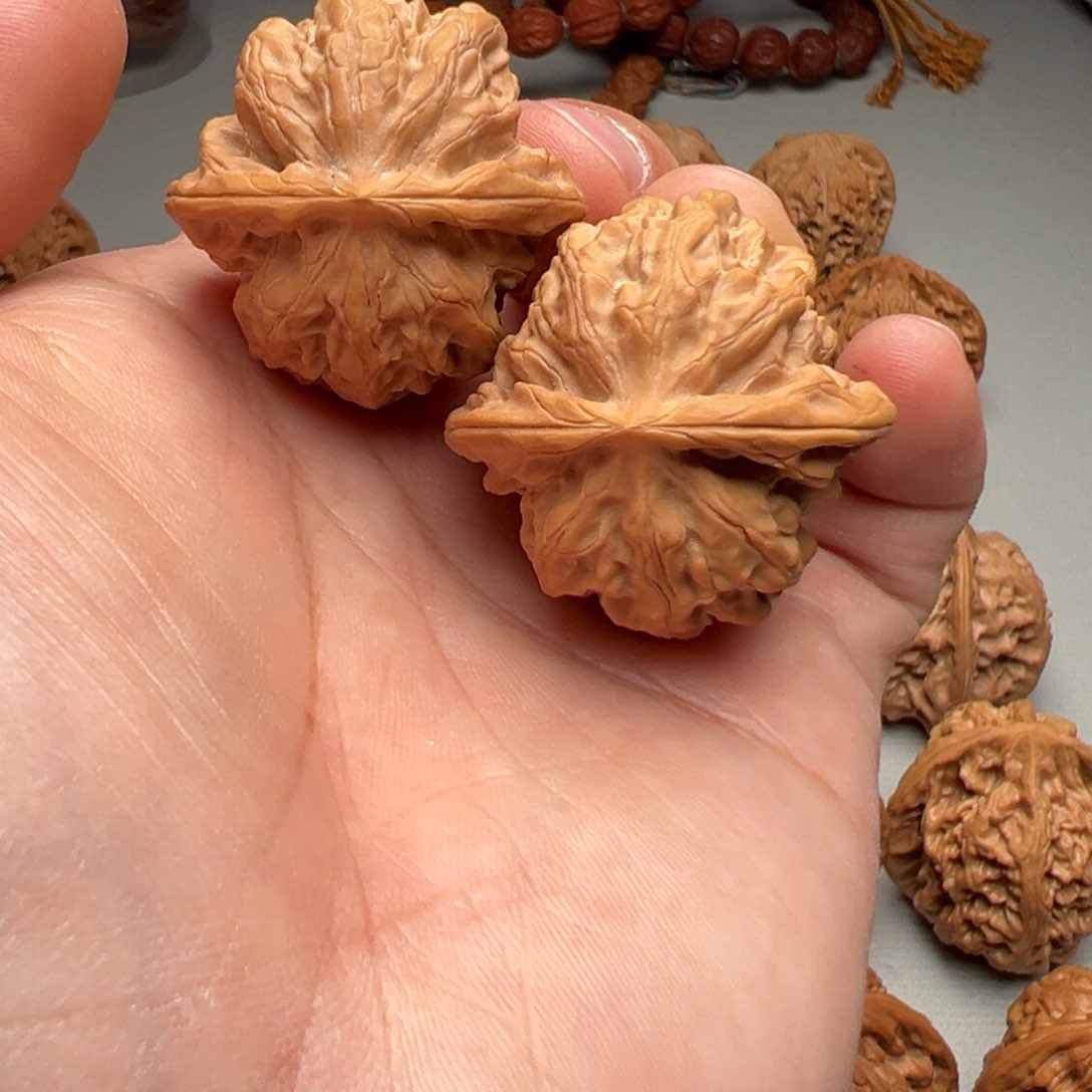 文玩核桃吊坠磐石