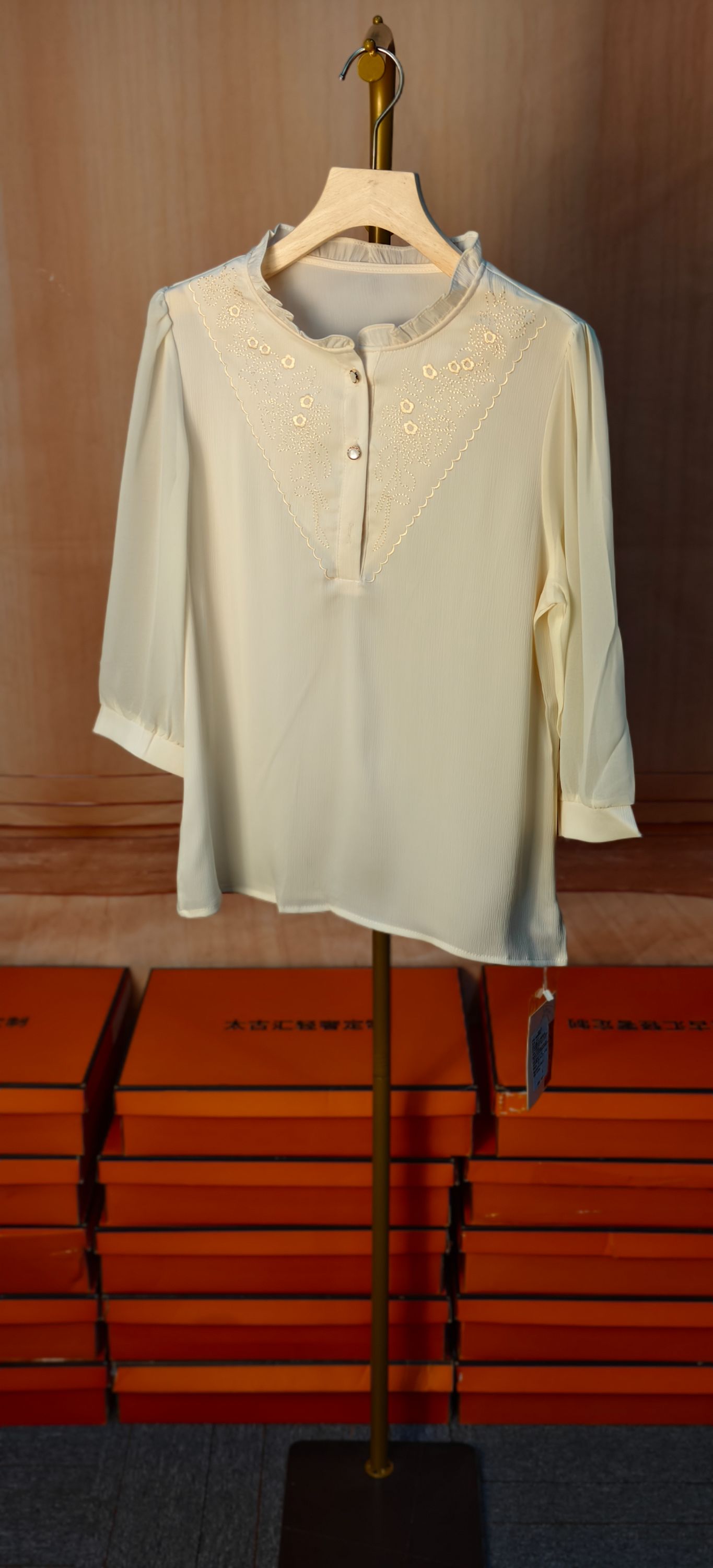 圆领七分袖百搭绣花立领淑女上衣T204