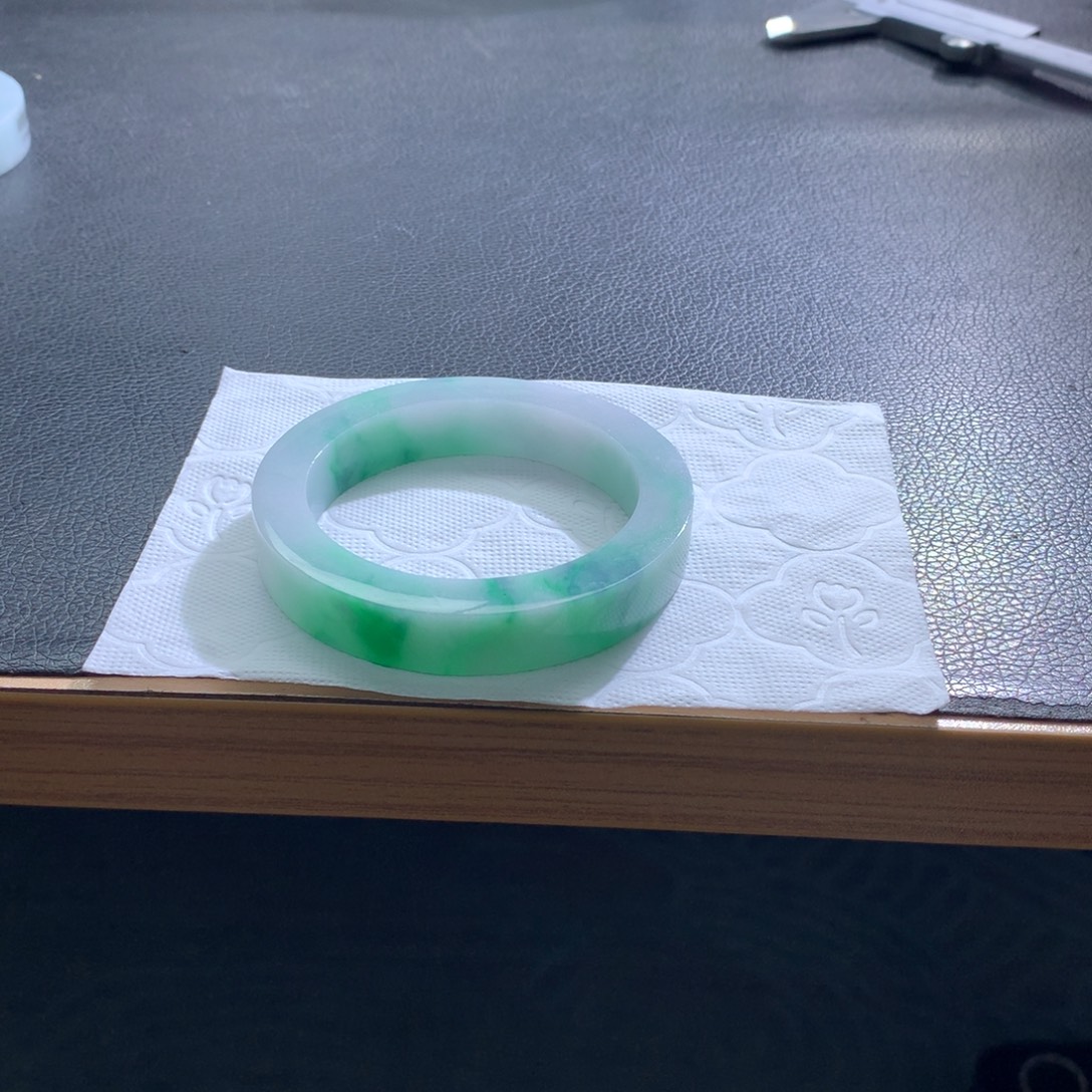 定制翡翠未镶嵌翡翠手镯白底青阳绿