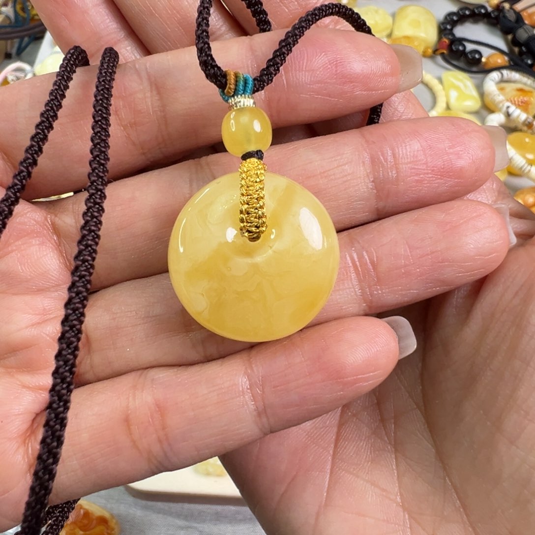 琥珀颈饰未镶嵌蜜蜡