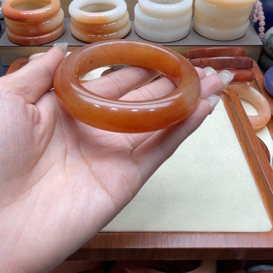 石英质玉手镯未镶嵌?*糖