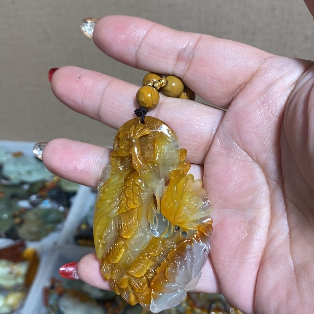 蛇纹石玉颈饰未镶嵌