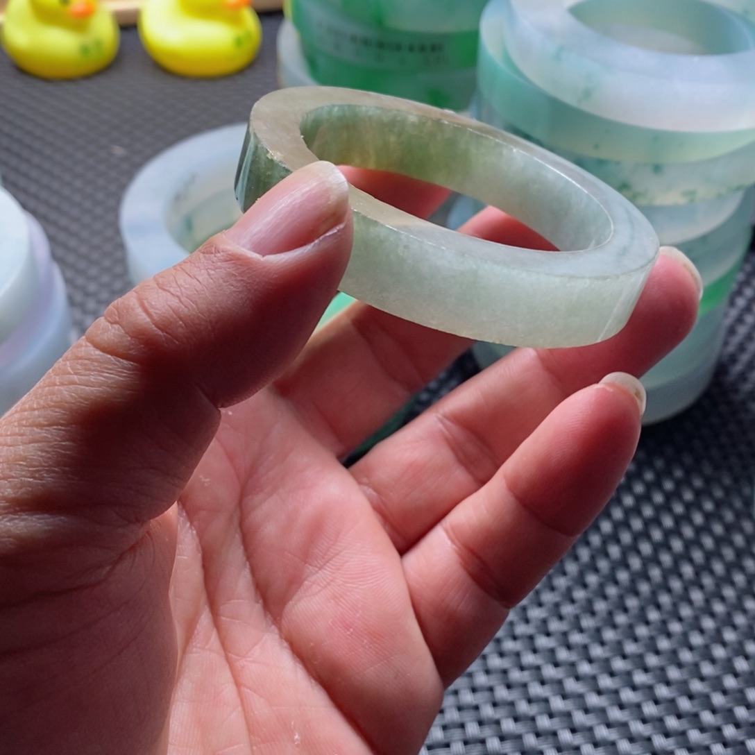定制翡翠未镶嵌A货翡翠玉手镯