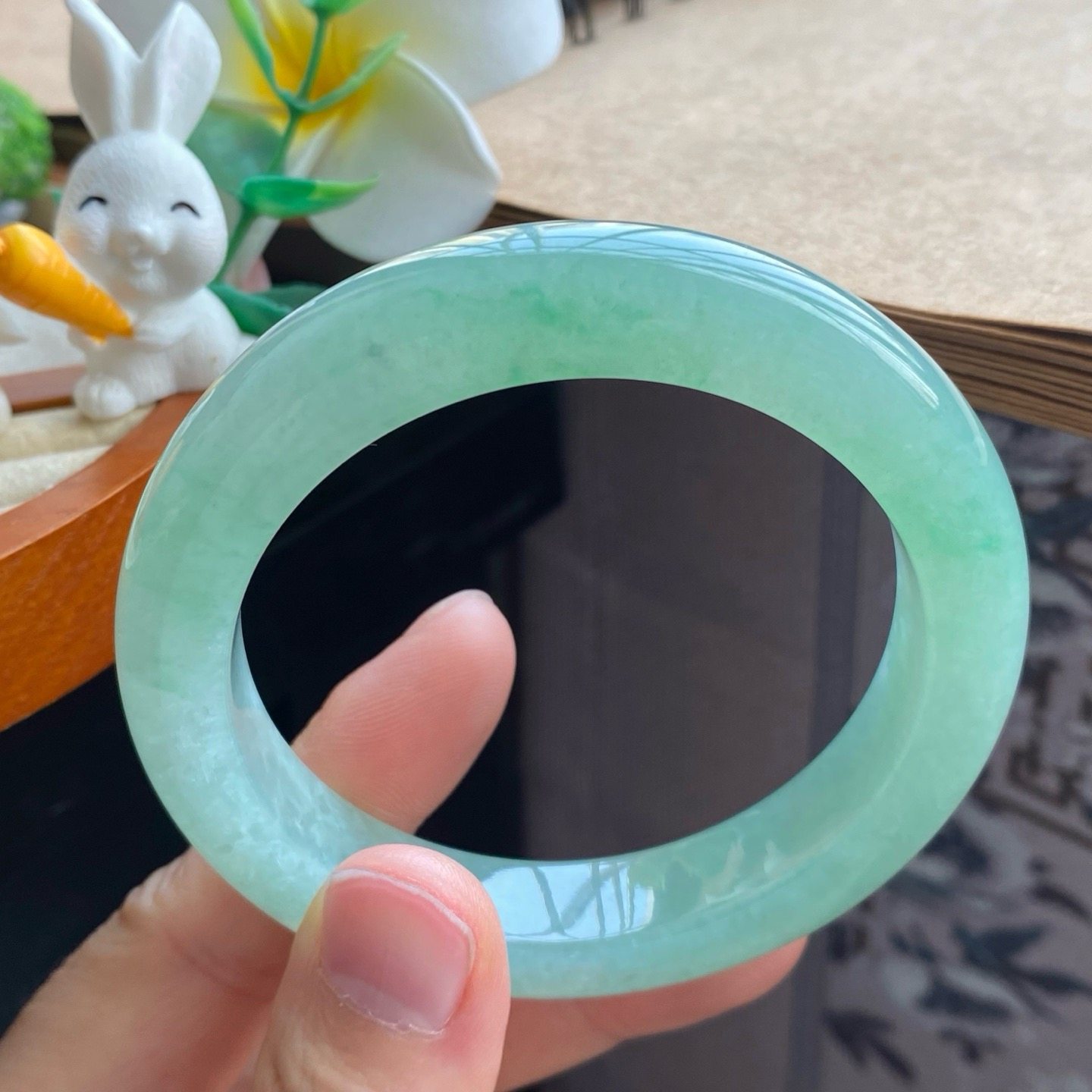 04.01批嫩绿色果冻镯2549号56.6-11.6-9.5天然翡翠