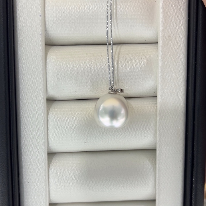 海水珍珠漏澳白万能扣吊坠12-13mm18K金镶嵌