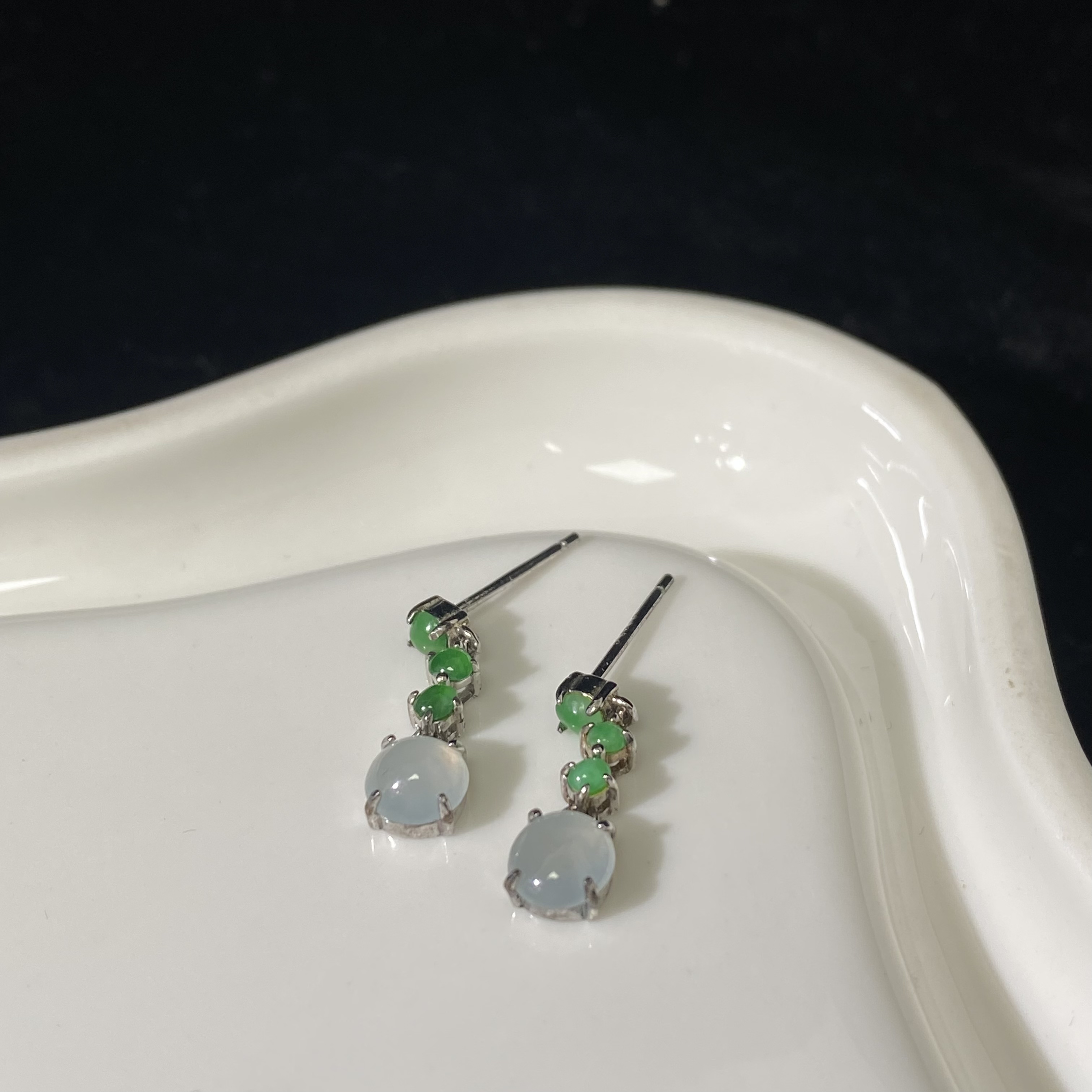 翡翠白冰蛋面耳钉 时尚小众款耳钉
