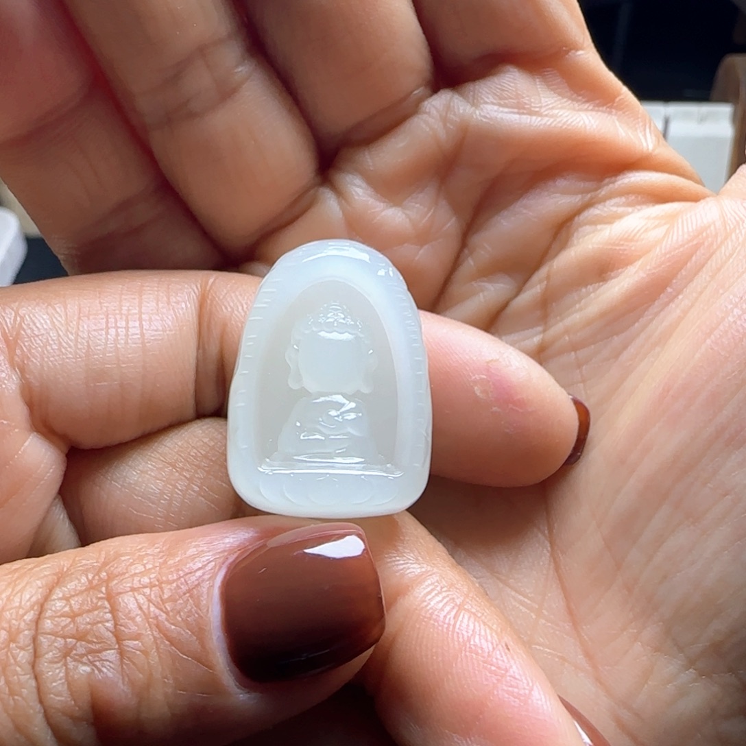 宁***茶和田玉未镶嵌颈饰