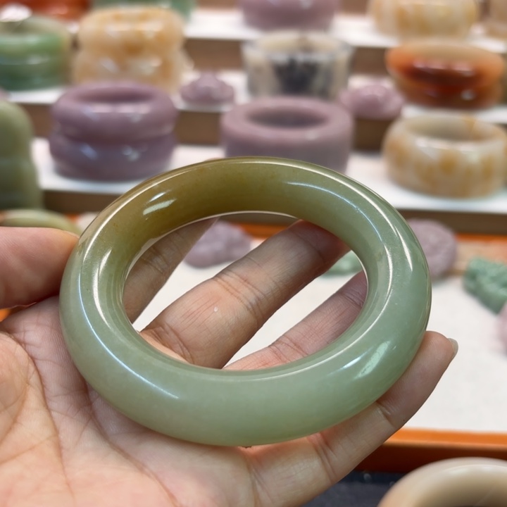 石英岩玉未镶嵌手镯