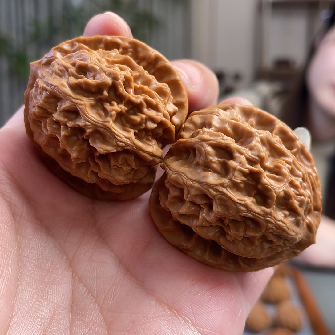 桃核把件41×42尺梨木台翻天印CN01437已打底