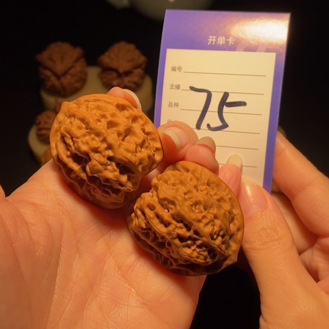 文玩核桃把件磐石37左右 全品 磕碰