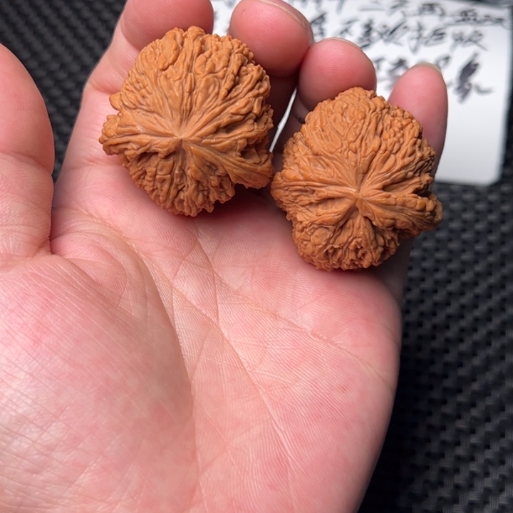 文玩核桃吊坠南疆石富甲天下