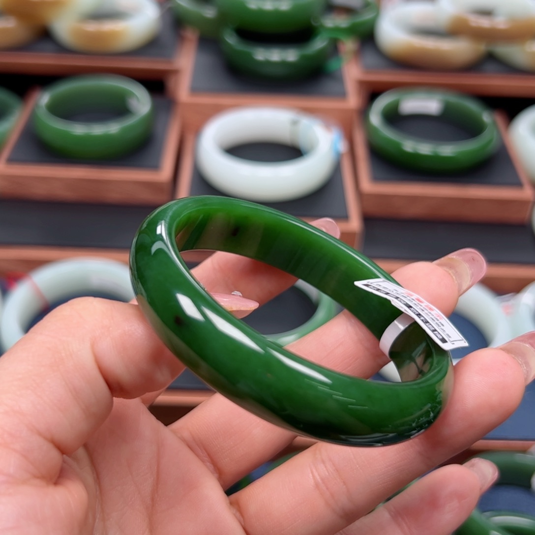 未镶嵌手镯和田玉（碧玉）