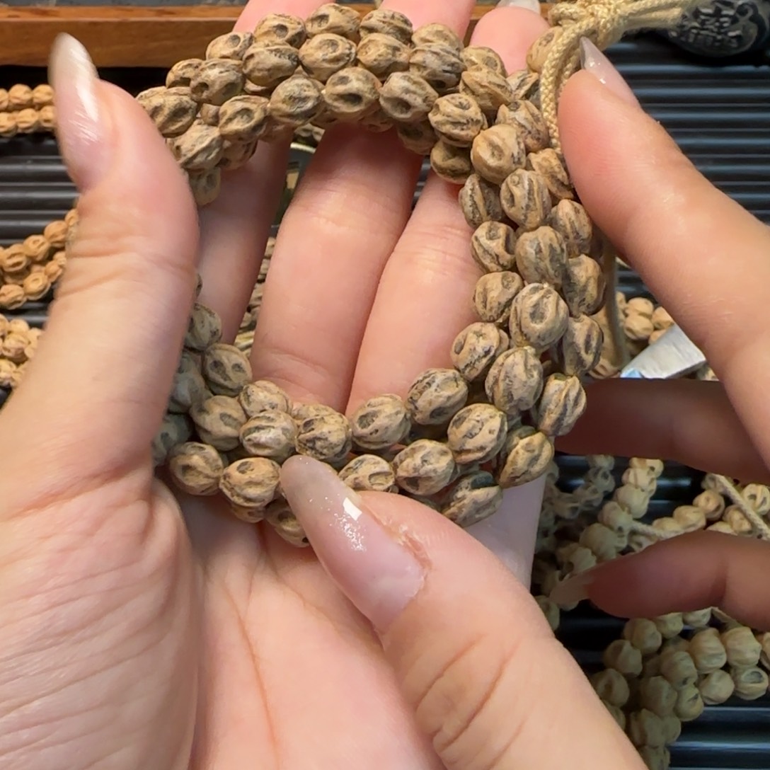 爱***己柏香籽/百香籽吊坠