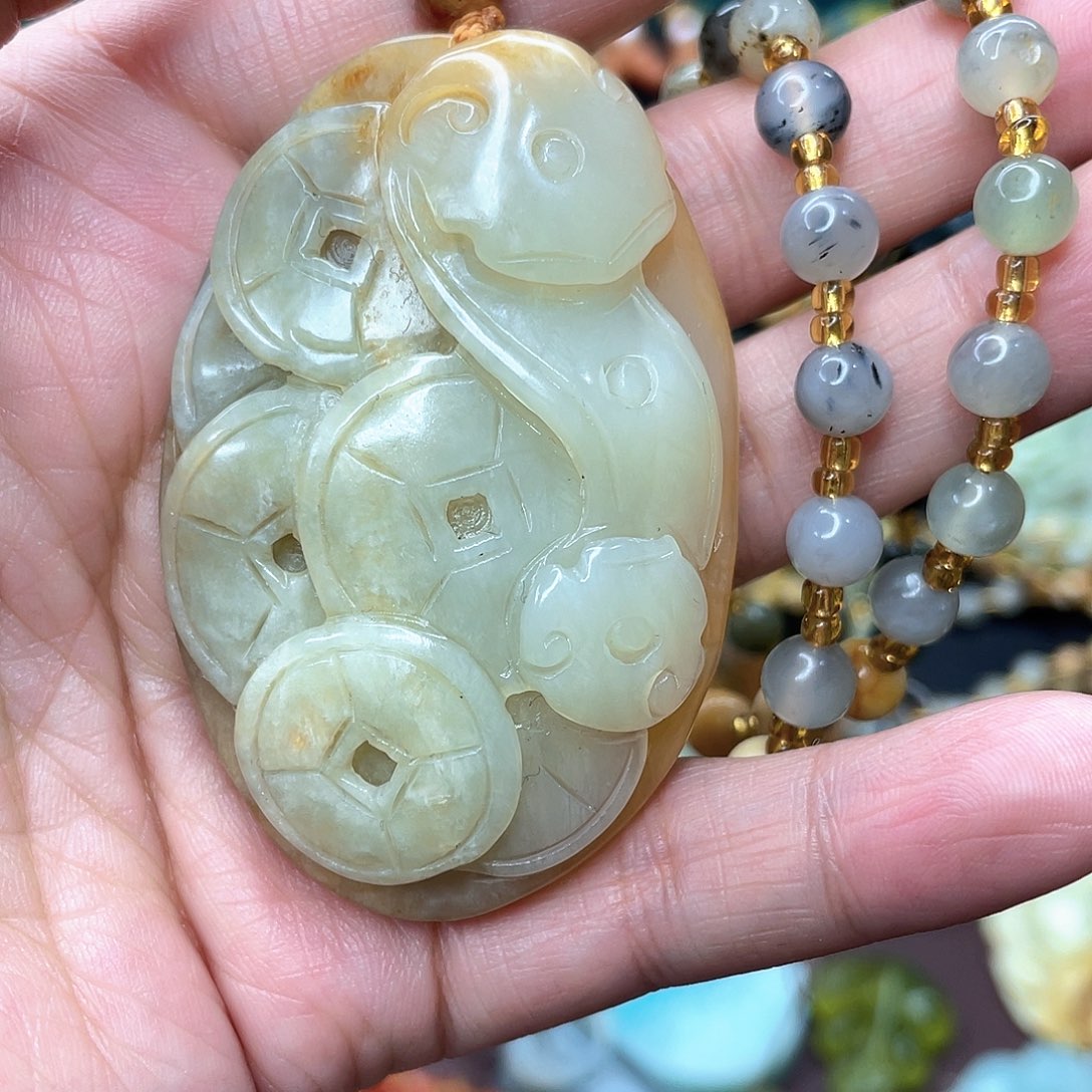 蛇纹石玉颈饰未镶嵌