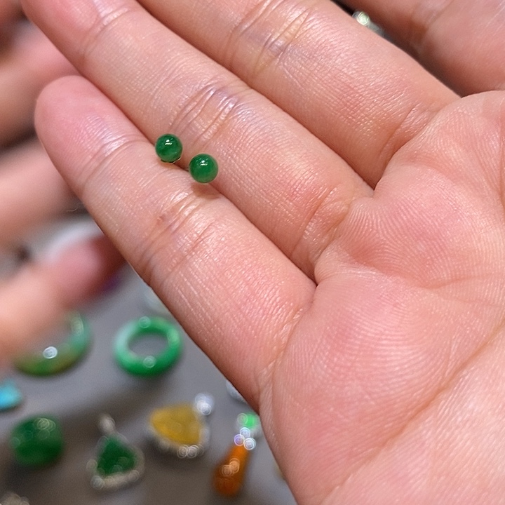 18K金镶嵌翡翠耳饰绿珠耳钉3.5mm