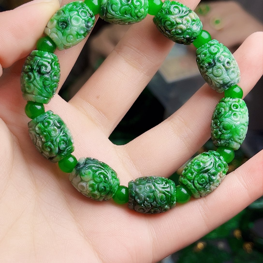 颈饰未镶嵌翡翠多样性