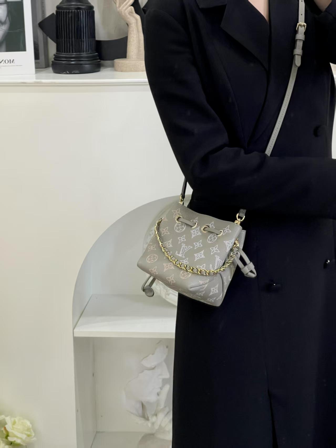 全新未使用 LouisVuitton/路易威登 bella pico/甄选