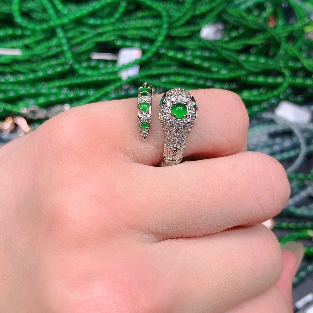 翡翠吊坠(赠链)未镶嵌天然