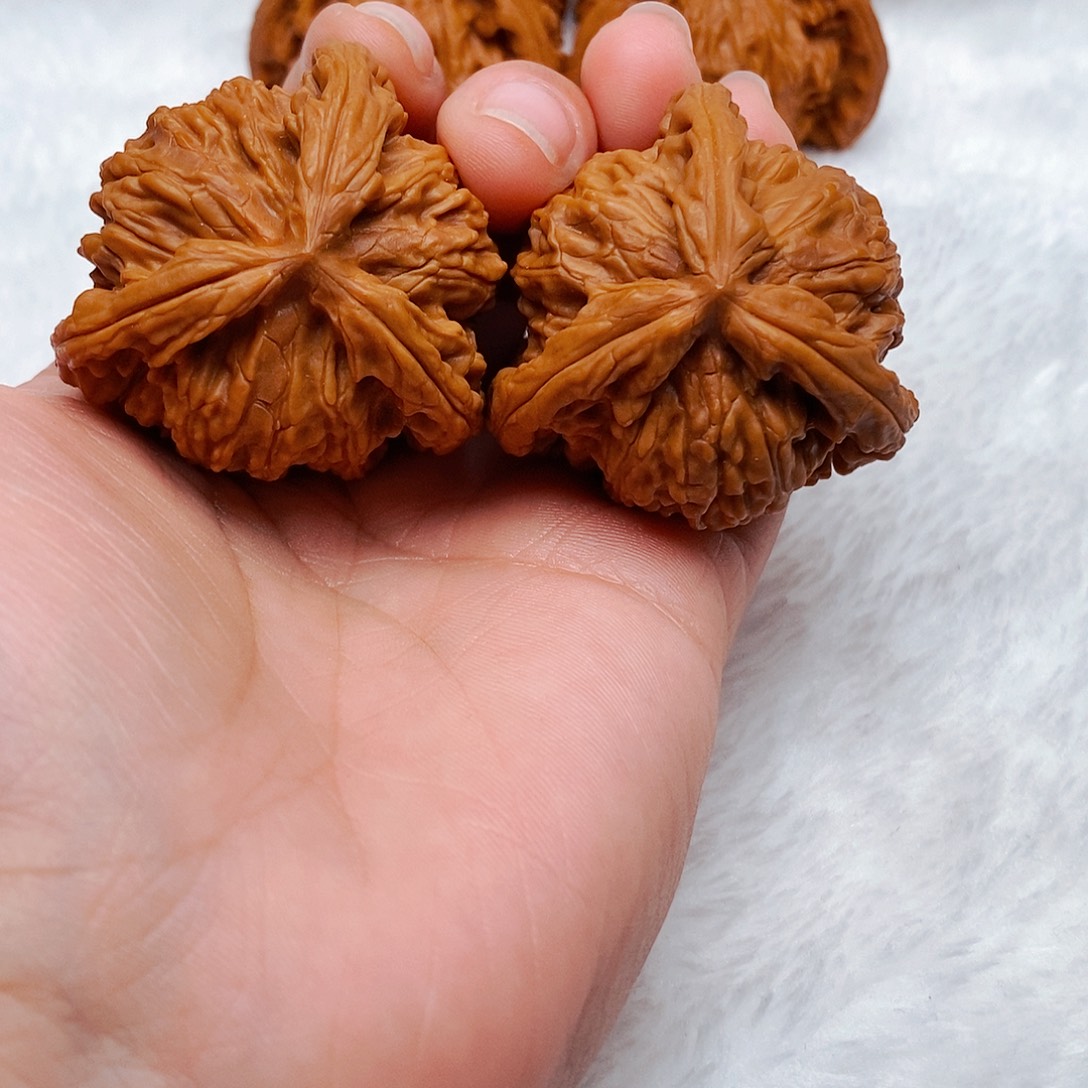 布***丁文玩核桃吊坠三棱