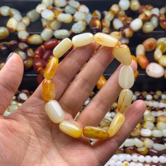 和田玉颈饰未镶嵌