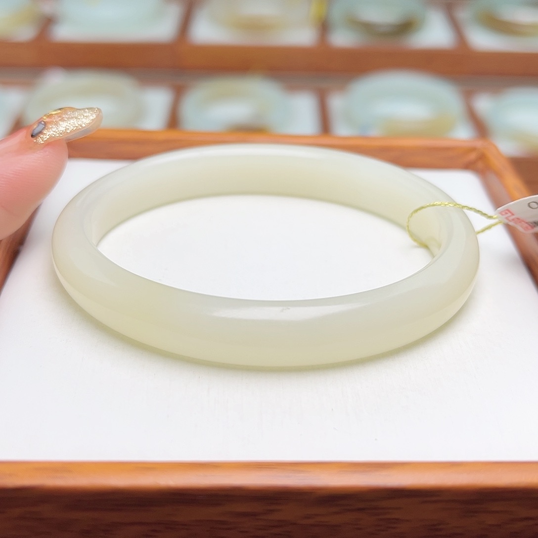 和田玉手镯未镶嵌53.5