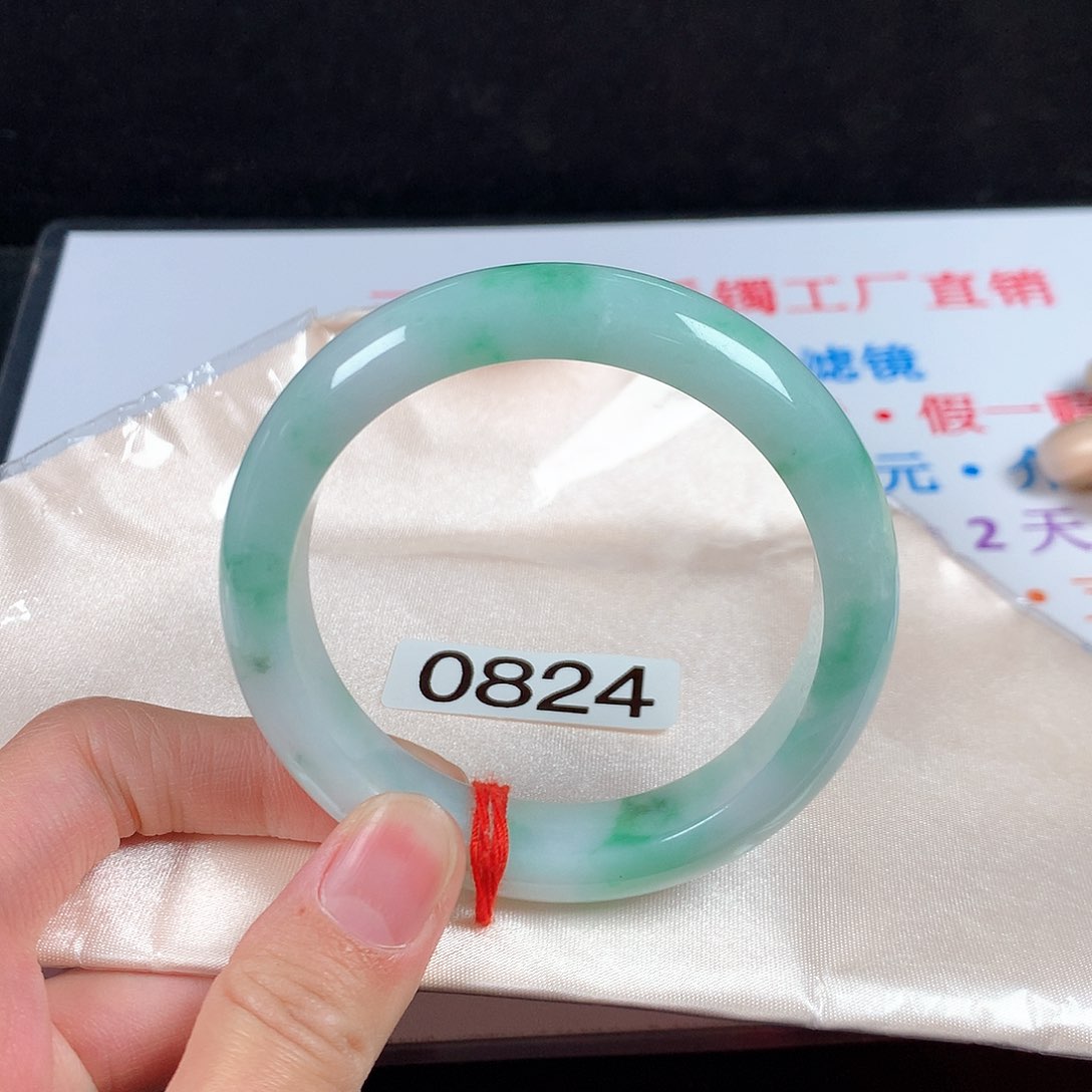 【闪购商品】翡翠手镯未镶嵌56圈口