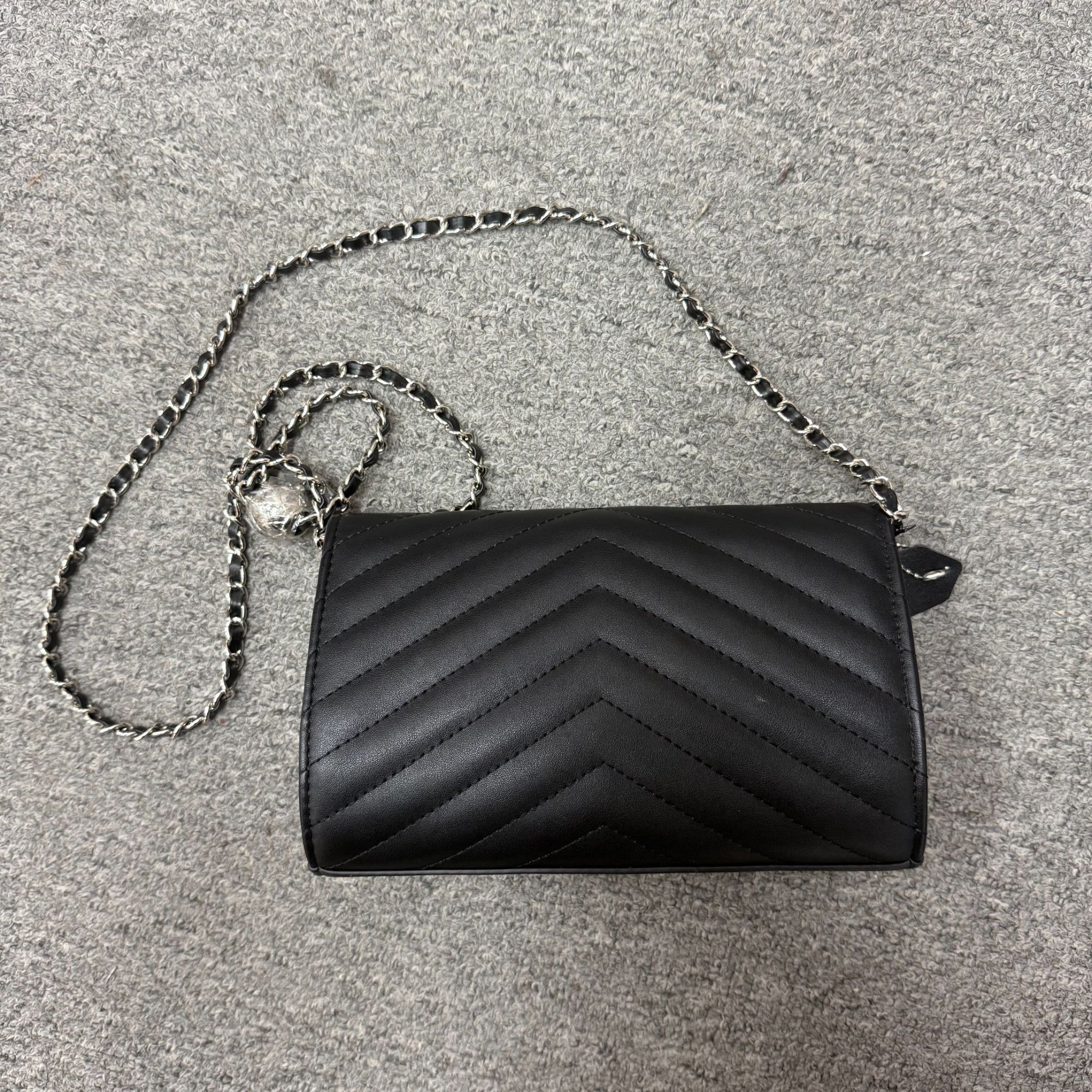 【E09】   新款经典 银扣信封-黑色