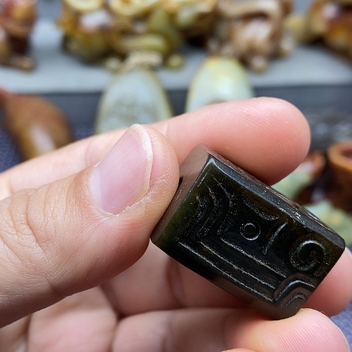 未镶嵌蛇纹石玉颈饰