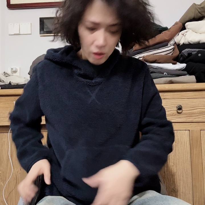 搜的第一本就是他和