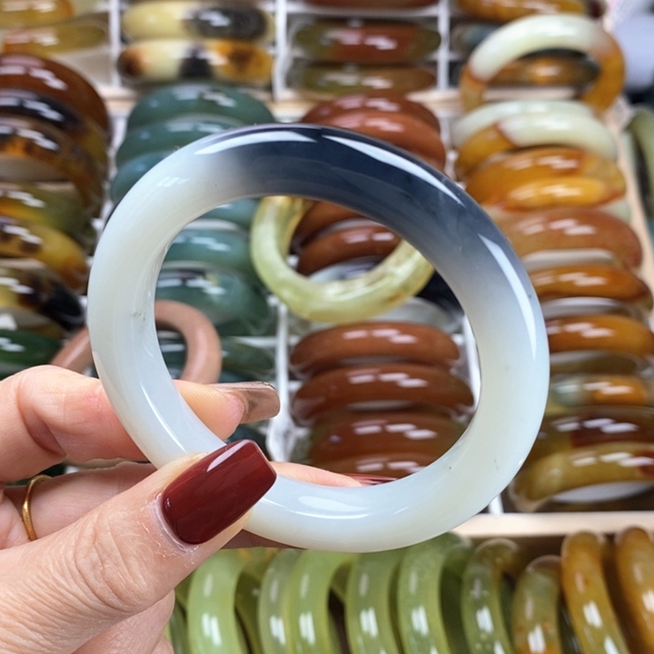 蛇纹石玉手镯未镶嵌56