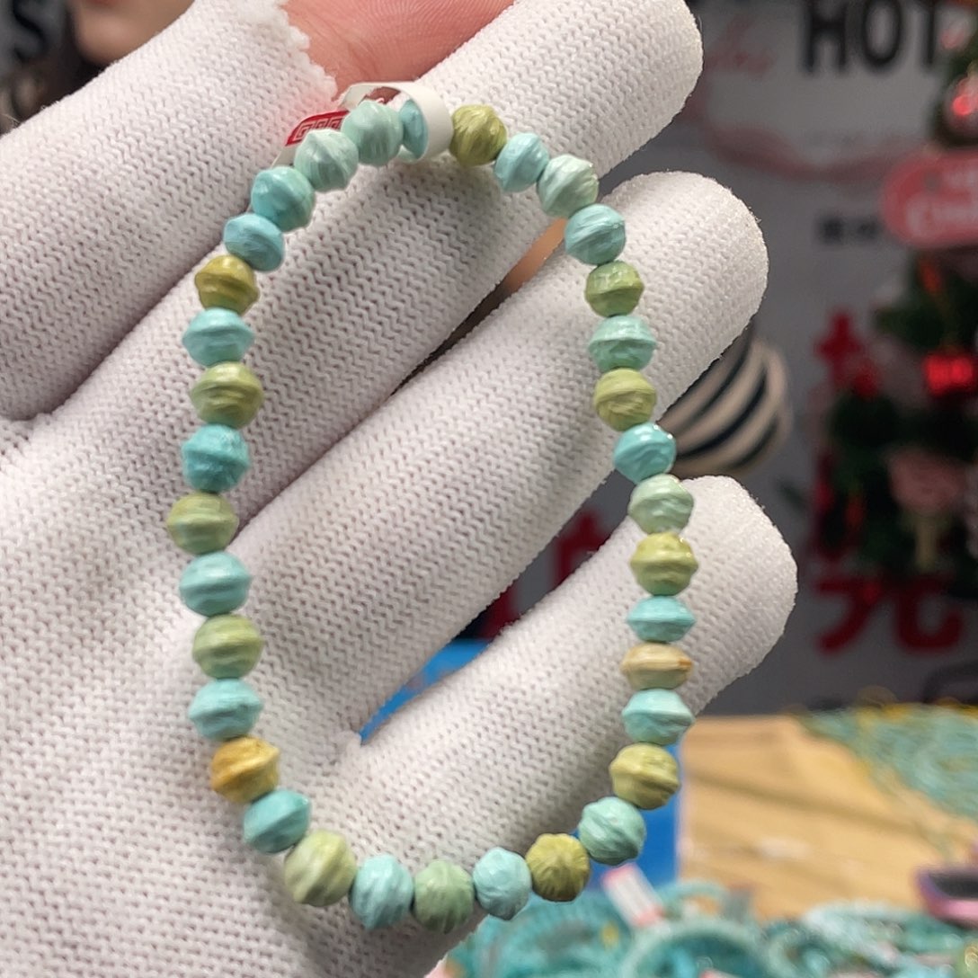 绿松石未镶嵌挂件