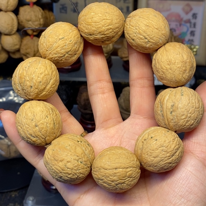 文玩核桃吊坠蛇皮球手串练手
