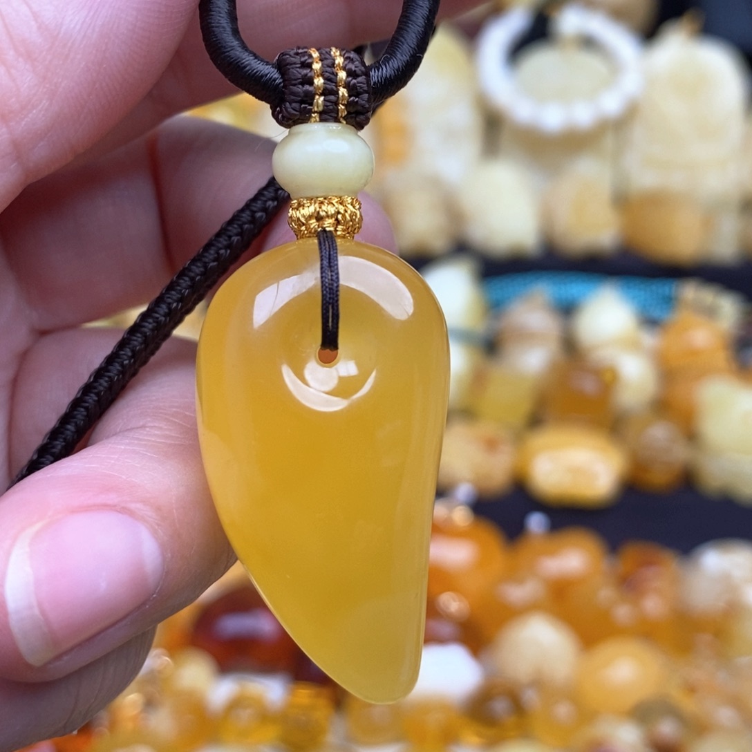 蜜蜡套链未镶嵌天然俄料鸡油黄蜜蜡勾玉吊坠毛衣链
