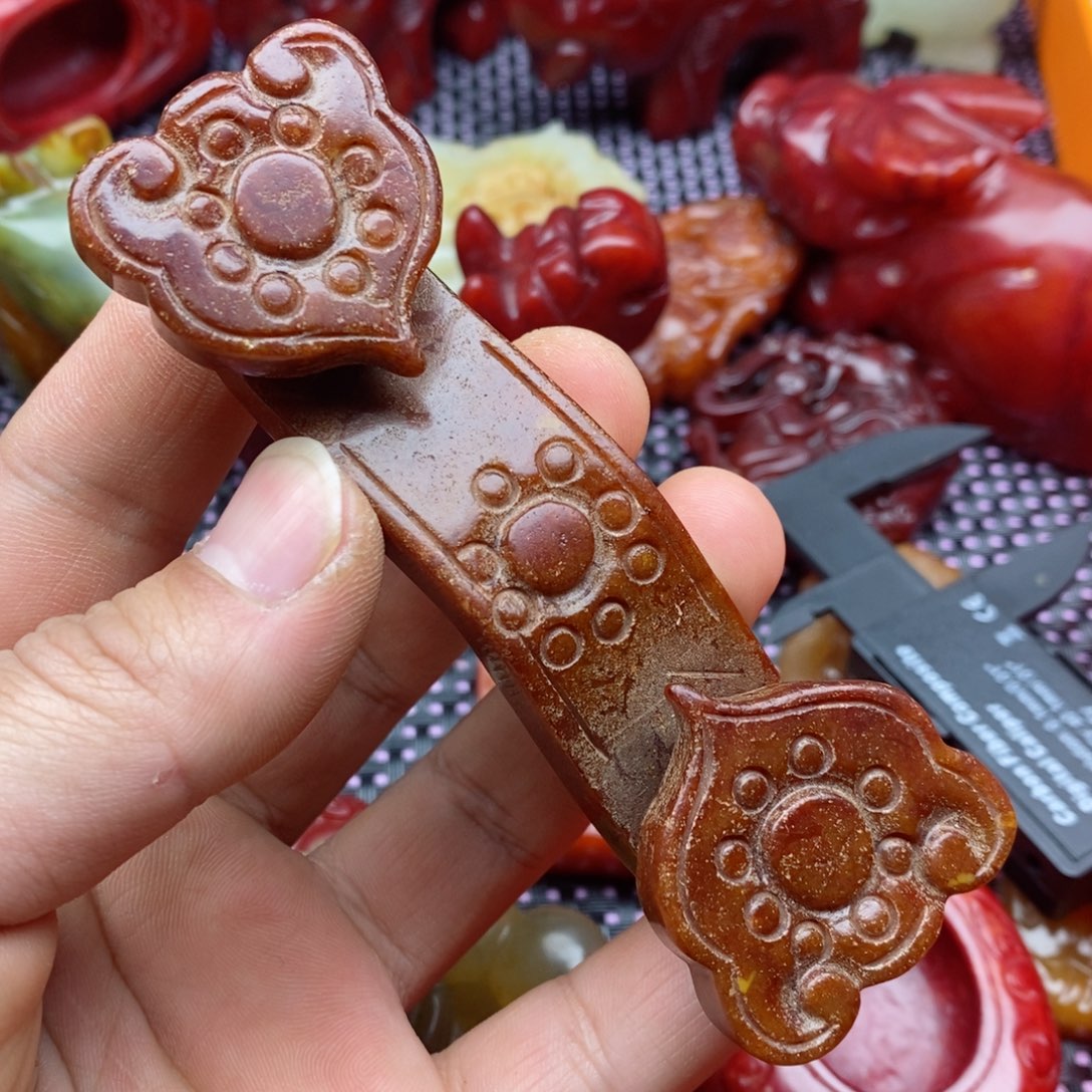 蛇纹石玉颈饰未镶嵌