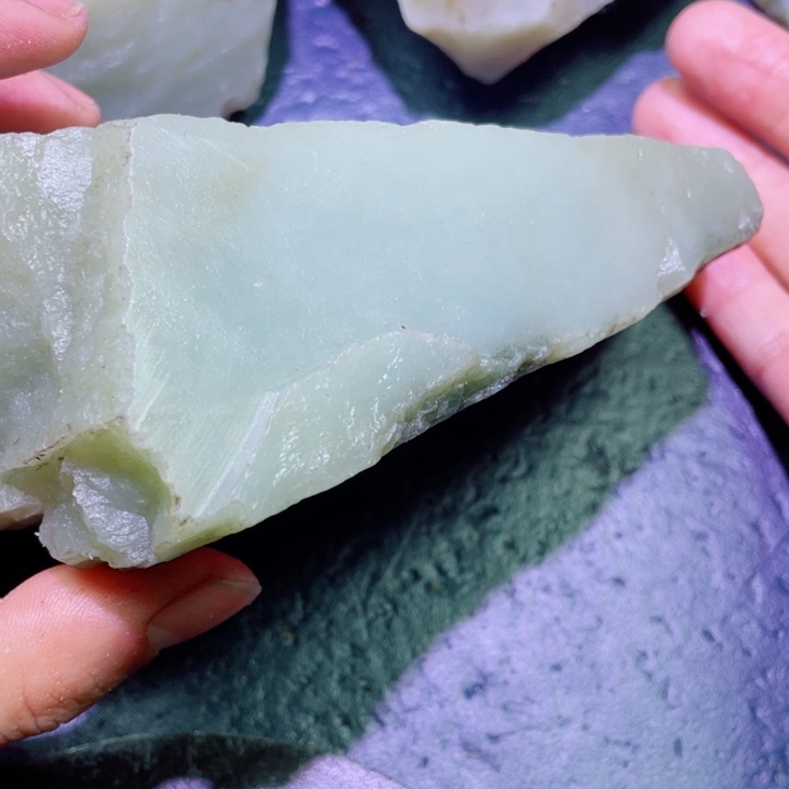 陈***贵和田玉未镶嵌珠宝半成品