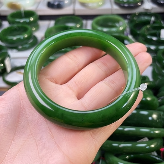 和田玉（碧玉）未镶嵌手镯