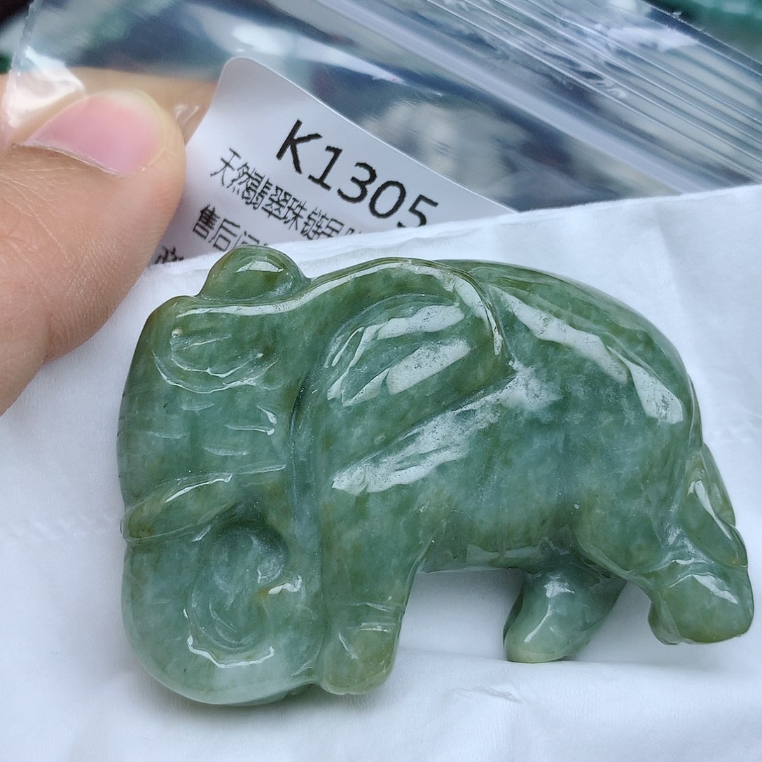 翡翠颈饰未镶嵌吊坠