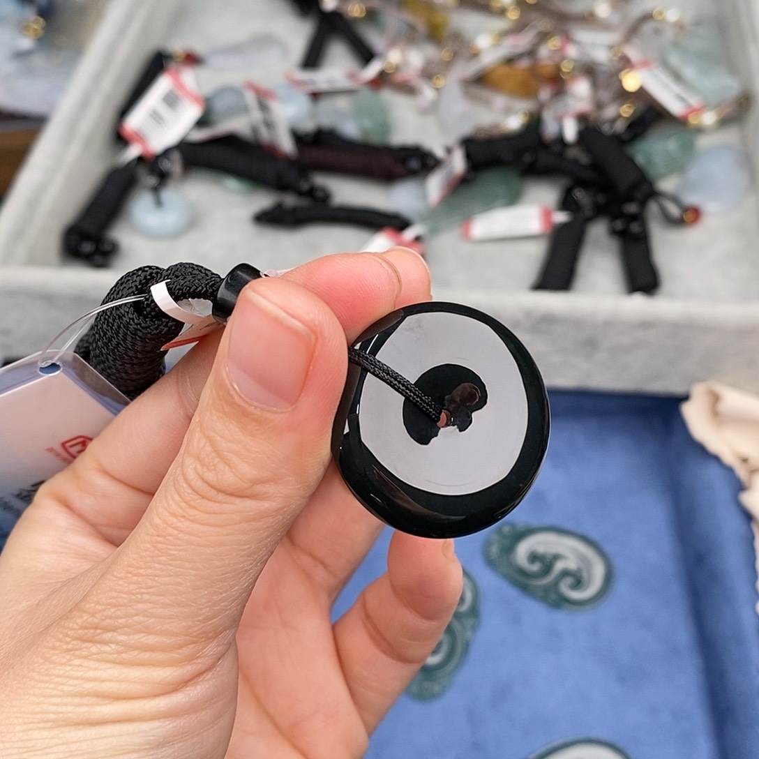 翡翠颈饰未镶嵌一