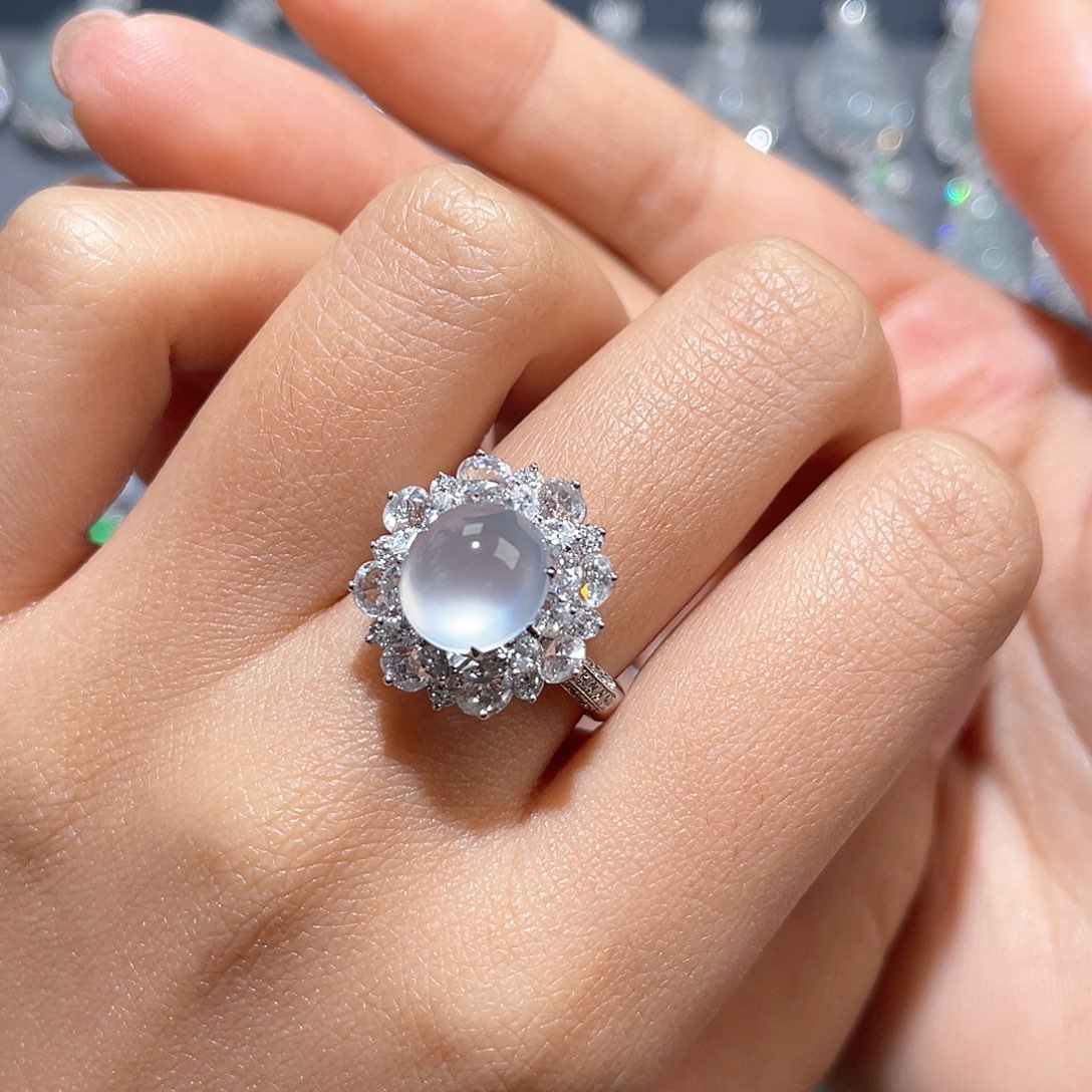 翡翠颈饰18K金镶嵌戒指