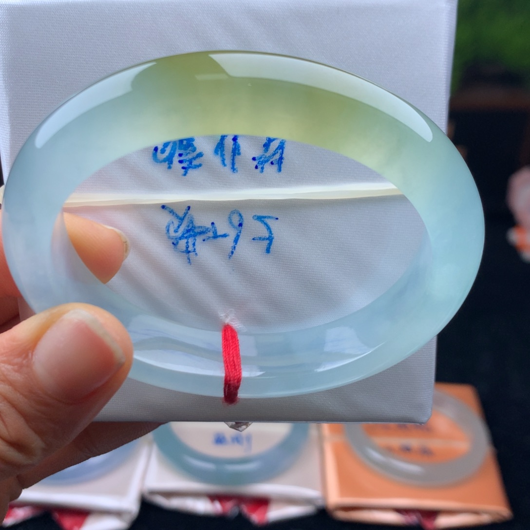 翡翠手镯未镶嵌哈***哈手镯分单