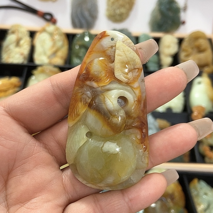 蛇纹石玉挂件未镶嵌