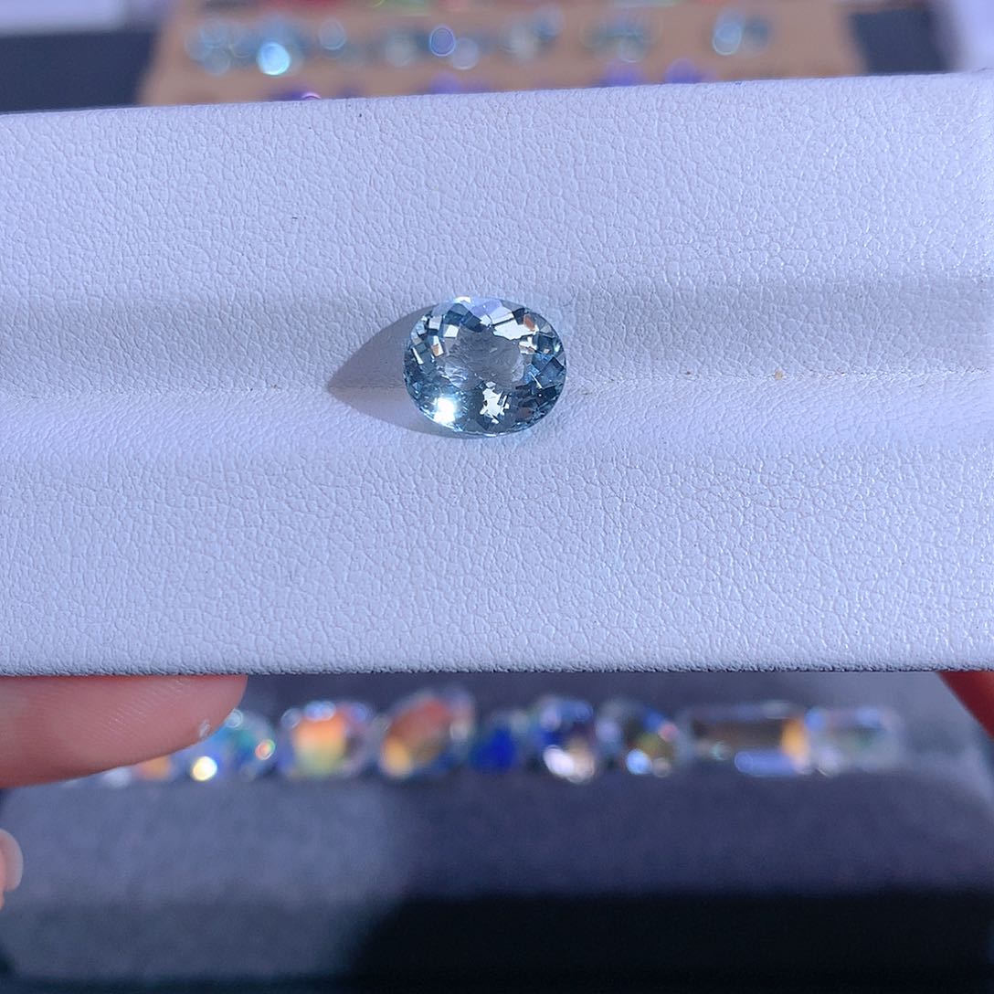 海蓝宝石笔搁未镶嵌1.93ct