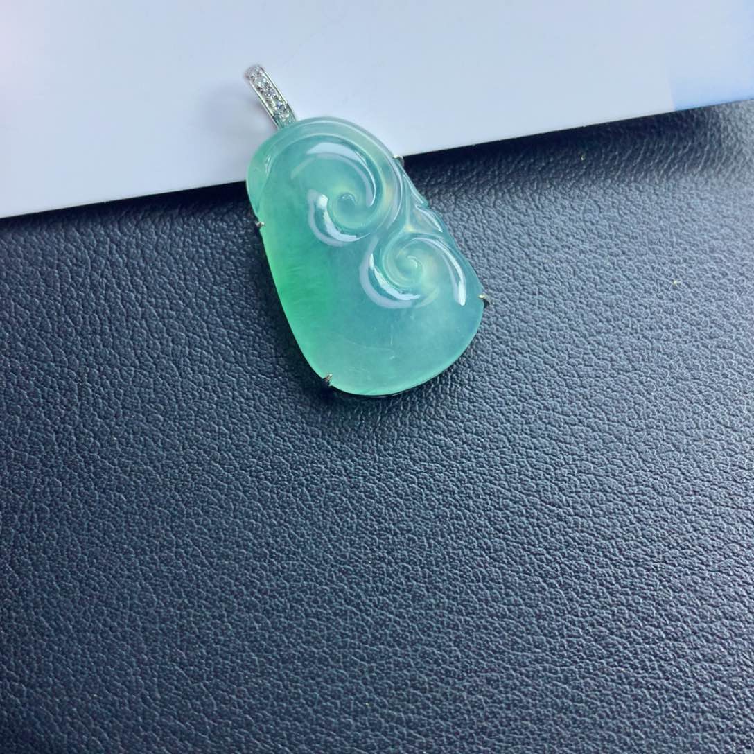 翡翠颈饰未镶嵌如意