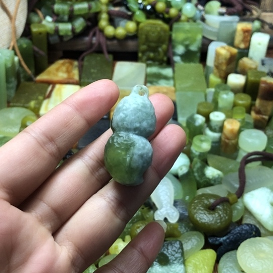 未镶嵌岫玉吊坠岫