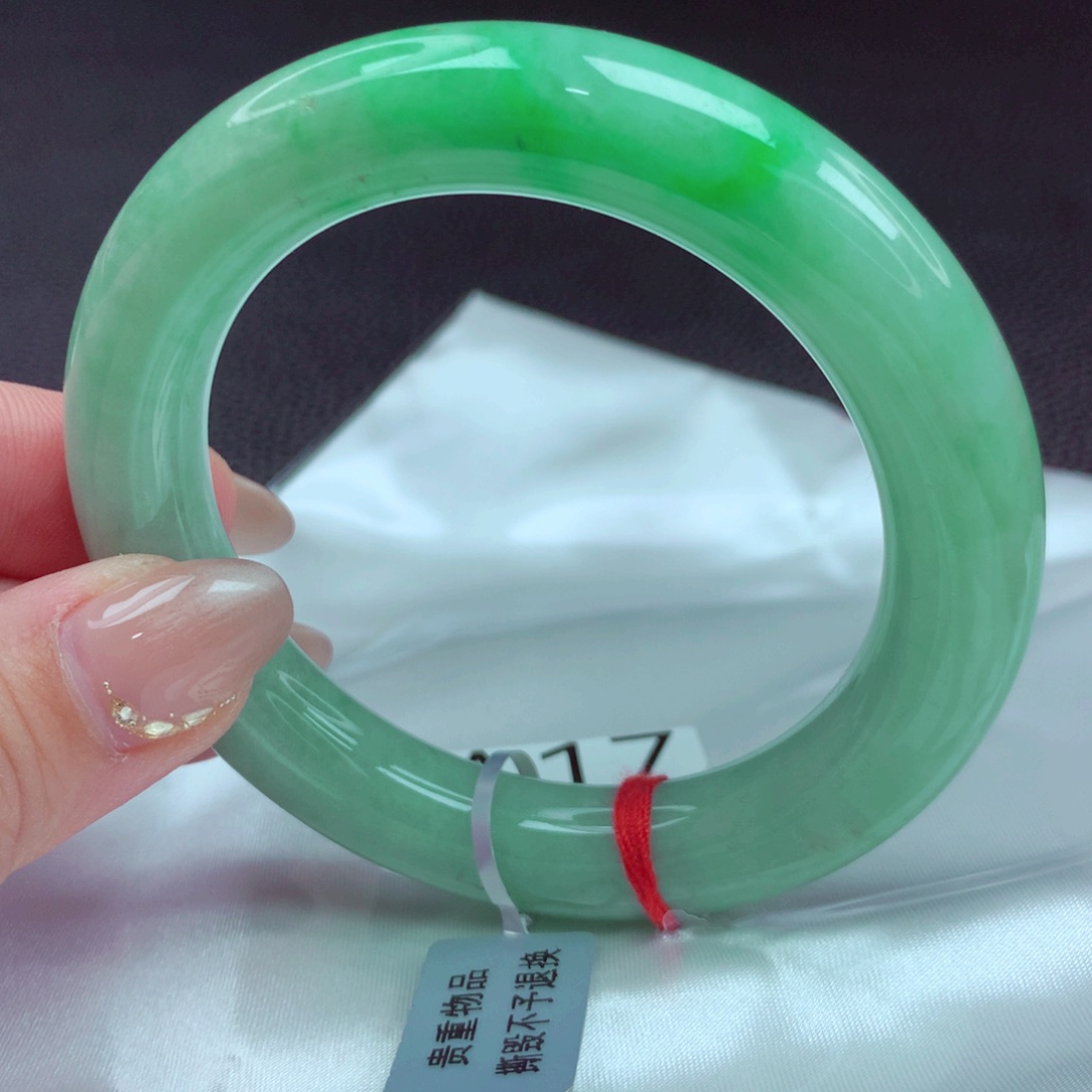 翡翠手镯未镶嵌手镯88